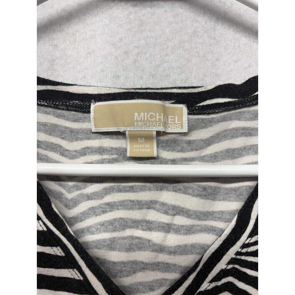 Michael Kors Women’s Medium Signature Zebra Print T Shirt V-neck *flaw* - Picture 4 of 6